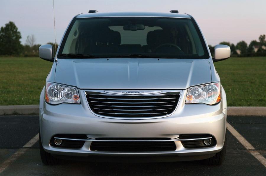 Chrysler Town & Country Touring 2011 года  (фото 6 из 43)